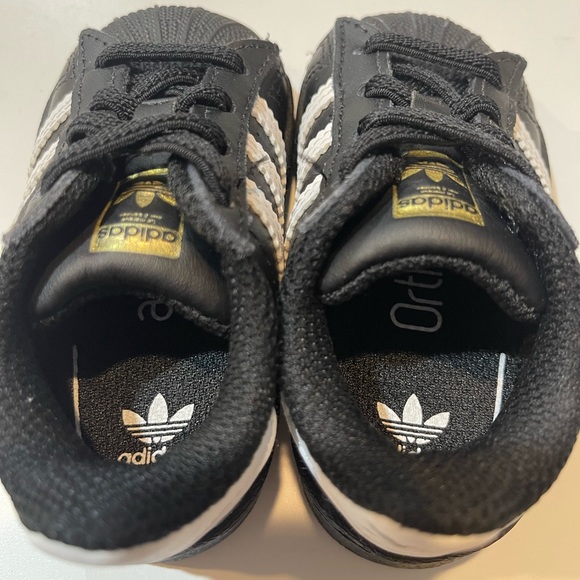 ADIDAS- baby boy sz 4K sneakers - Picture 6 of 7